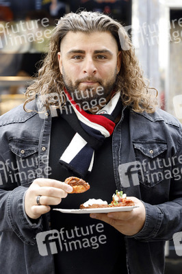 Eröffnung von 'Willi Herren’s Rievkooche Bud' in Köln
