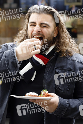 Eröffnung von 'Willi Herren’s Rievkooche Bud' in Köln