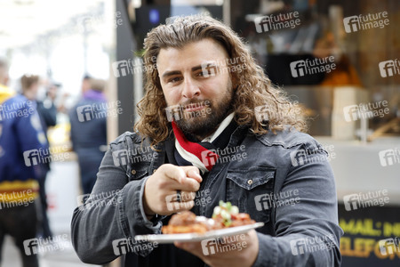 Eröffnung von 'Willi Herren’s Rievkooche Bud' in Köln