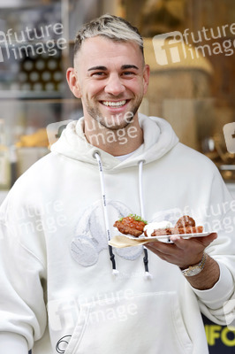 Eröffnung von 'Willi Herren’s Rievkooche Bud' in Köln
