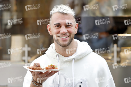 Eröffnung von 'Willi Herren’s Rievkooche Bud' in Köln