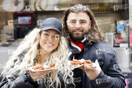 Eröffnung von 'Willi Herren’s Rievkooche Bud' in Köln