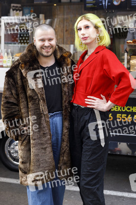 Eröffnung von 'Willi Herren’s Rievkooche Bud' in Köln