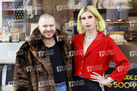 Eröffnung von 'Willi Herren’s Rievkooche Bud' in Köln