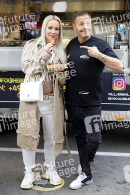 Eröffnung von 'Willi Herren’s Rievkooche Bud' in Köln