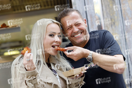 Eröffnung von 'Willi Herren’s Rievkooche Bud' in Köln