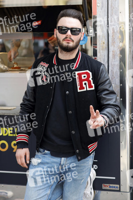 Eröffnung von 'Willi Herren’s Rievkooche Bud' in Köln