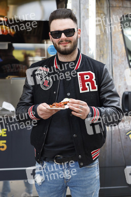 Eröffnung von 'Willi Herren’s Rievkooche Bud' in Köln