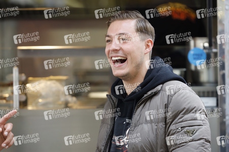 Eröffnung von 'Willi Herren’s Rievkooche Bud' in Köln