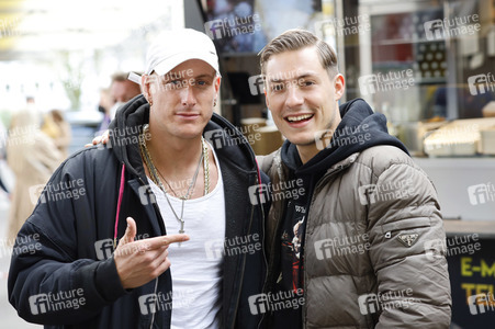 Eröffnung von 'Willi Herren’s Rievkooche Bud' in Köln