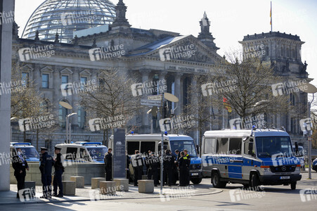 Demonstration gegen die bundesweite Verschärfung des Infektionsschutzgesetzes in Berlin