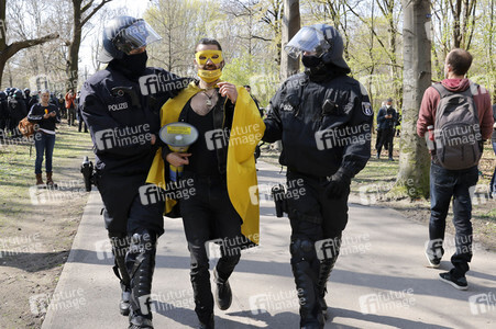 Demonstration gegen die bundesweite Verschärfung des Infektionsschutzgesetzes in Berlin