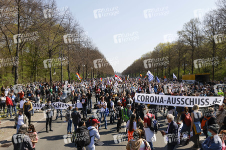 Demonstration gegen die bundesweite Verschärfung des Infektionsschutzgesetzes in Berlin