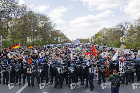 Demonstration gegen die bundesweite Verschärfung des Infektionsschutzgesetzes in Berlin