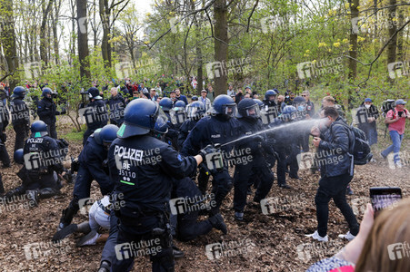 Demonstration gegen die bundesweite Verschärfung des Infektionsschutzgesetzes in Berlin