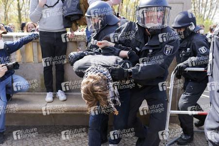 Demonstration gegen die bundesweite Verschärfung des Infektionsschutzgesetzes in Berlin