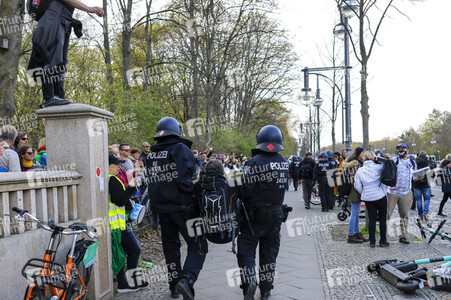 Demonstration gegen die bundesweite Verschärfung des Infektionsschutzgesetzes in Berlin