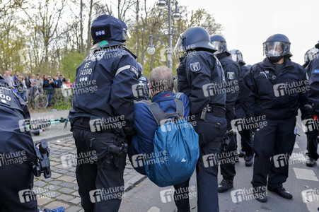 Demonstration gegen die bundesweite Verschärfung des Infektionsschutzgesetzes in Berlin