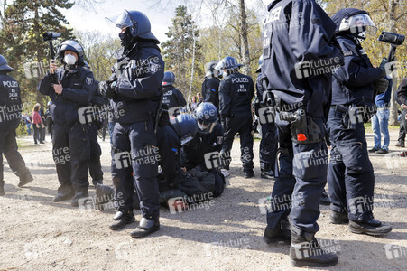 Demonstration gegen die bundesweite Verschärfung des Infektionsschutzgesetzes in Berlin