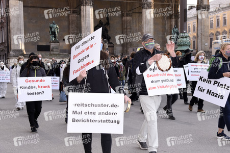 Demonstration gegen die bundesweite Verschärfung des Infektionsschutzgesetzes in München
