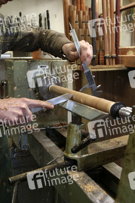 Traditionelle Handwerke - Der Instrumentenbauer