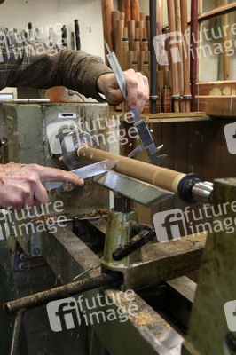 Traditionelle Handwerke - Der Instrumentenbauer