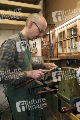 Traditionelle Handwerke - Der Instrumentenbauer