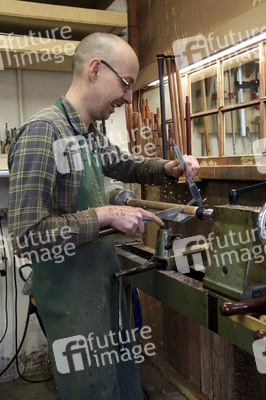 Traditionelle Handwerke - Der Instrumentenbauer