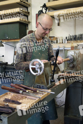 Traditionelle Handwerke - Der Instrumentenbauer