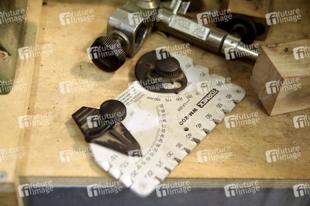 Traditionelle Handwerke - Der Instrumentenbauer