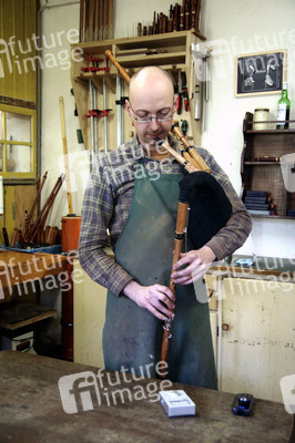 Traditionelle Handwerke - Der Instrumentenbauer