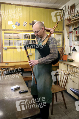 Traditionelle Handwerke - Der Instrumentenbauer