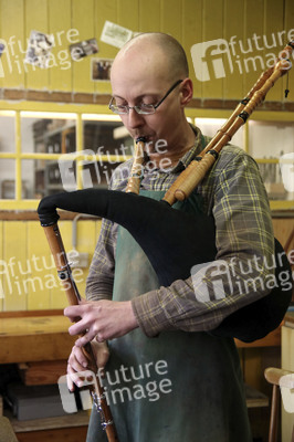 Traditionelle Handwerke - Der Instrumentenbauer