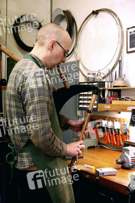 Traditionelle Handwerke - Der Instrumentenbauer