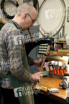 Traditionelle Handwerke - Der Instrumentenbauer