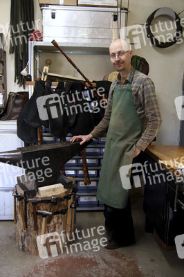 Traditionelle Handwerke - Der Instrumentenbauer