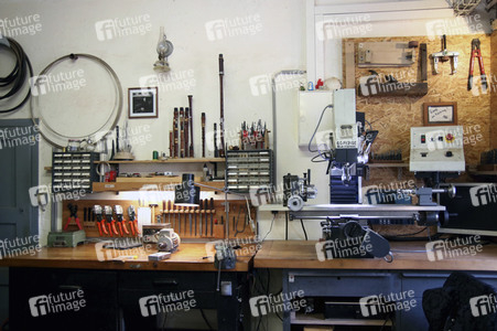 Traditionelle Handwerke - Der Instrumentenbauer