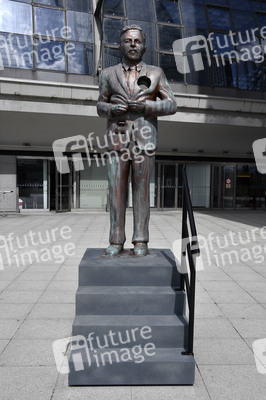 Klaas Heufer-Umlauf Statue in Berlin
