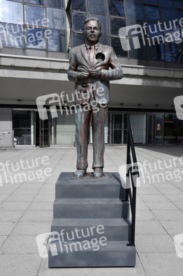 Klaas Heufer-Umlauf Statue in Berlin