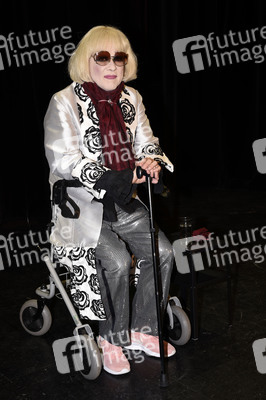 Livesream mit Ulrich Michael Heissig als Irmgard Knef in Haar