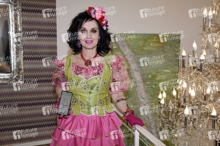 Friseurbesuch von Angelika Zwerenz in München