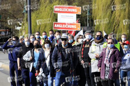 Aktion der IG-Metall 'Gleiche Arbeit - gleicher Lohn' in Berlin