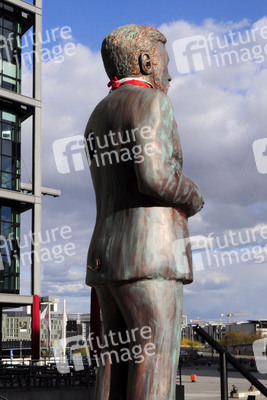 Klaas Heufer-Umlauf Statue in Berlin