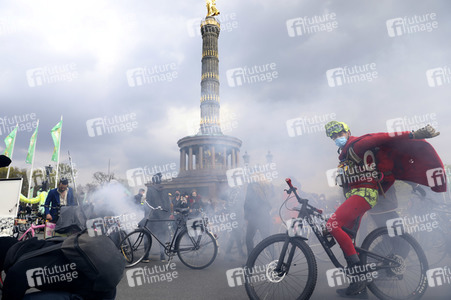 Fahrraddemo zum 1. Mai in Berlin