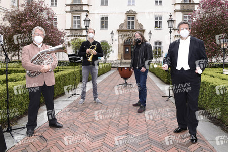 Aktion 'Paukenschlag gegen die Einsamkeit' in München