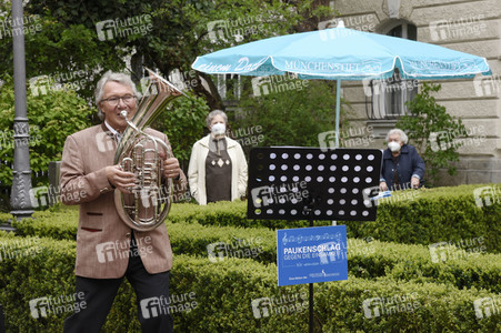 Aktion 'Paukenschlag gegen die Einsamkeit' in München