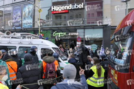 Revolutionäre 1. Mai Demo in Berlin
