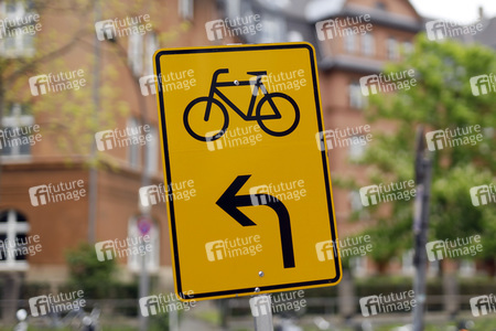 Symbolfoto Vorwegweiser für Radverkehr
