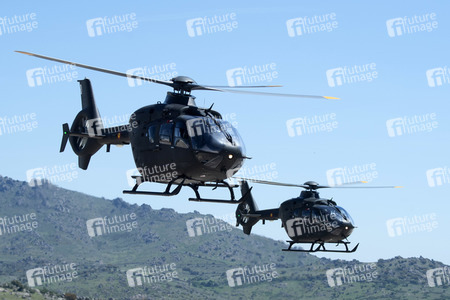 Nationalflaggenübergabe an die ACAVIET in Colmenar Viejo