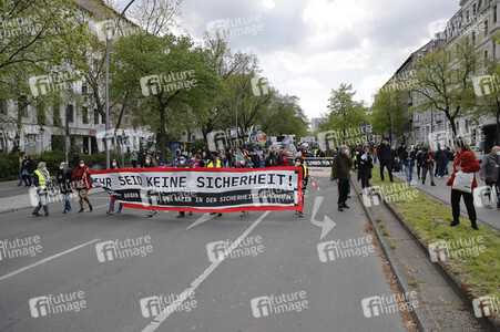 Demo gegen Gewaltübergriffe durch Polizisten in Berlin